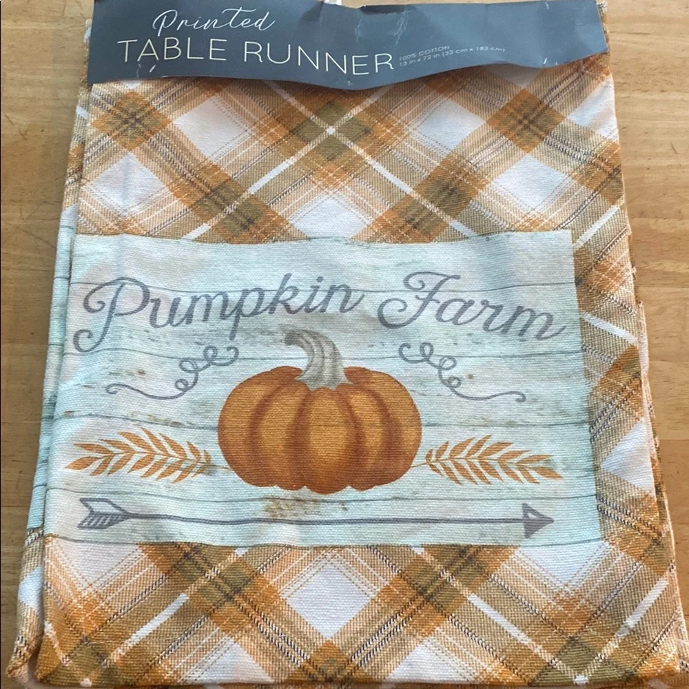 Pumpkin Farm Table Runner NWT 13x72. Perfect for fall Halloween Thanksgiving